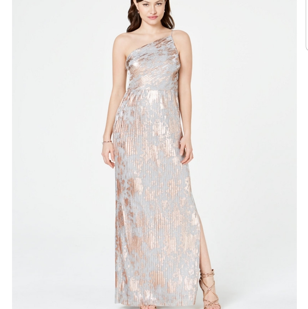 Adriana Papell Metallic one-shoulder gown